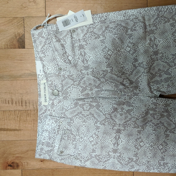 Aritzia Denim forum jeans NWT. - Picture 2 of 8